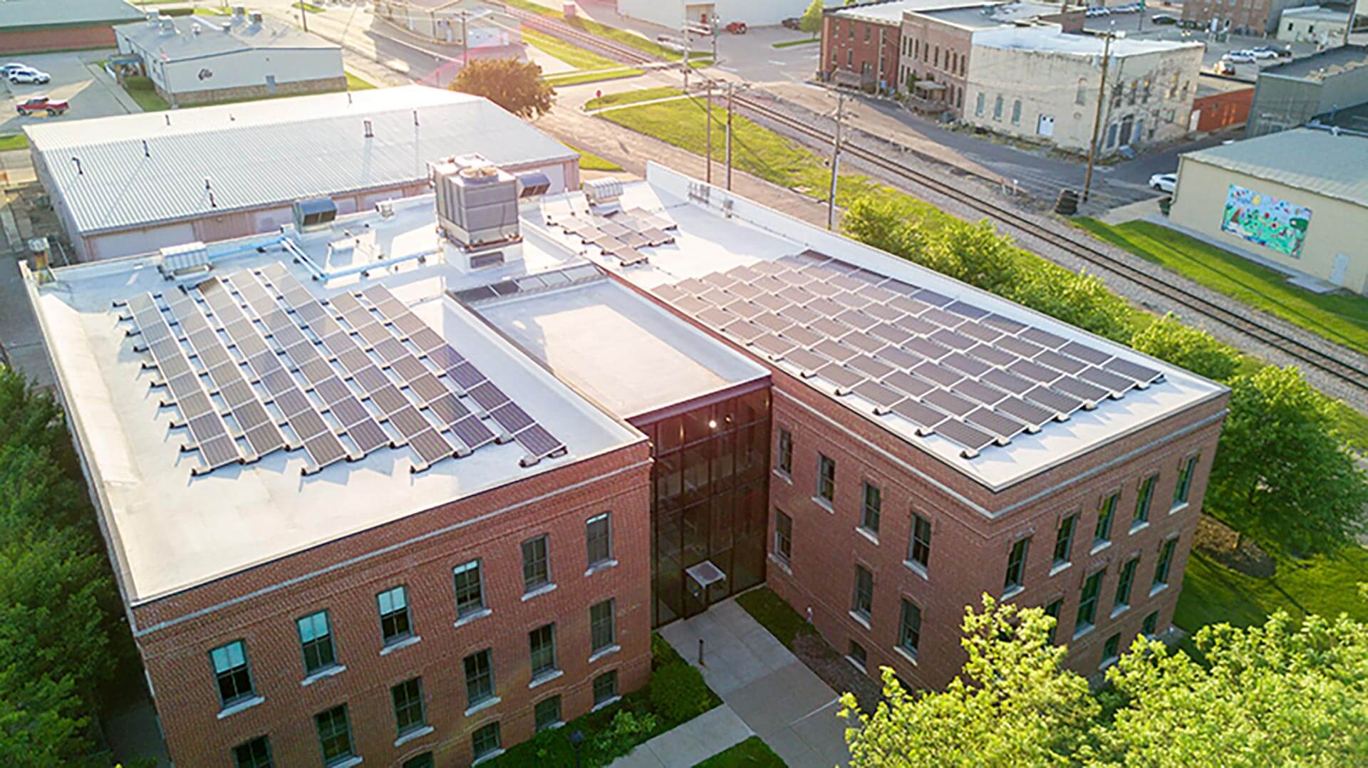 grinnell-college-solar-installation-ideal-energy-solar